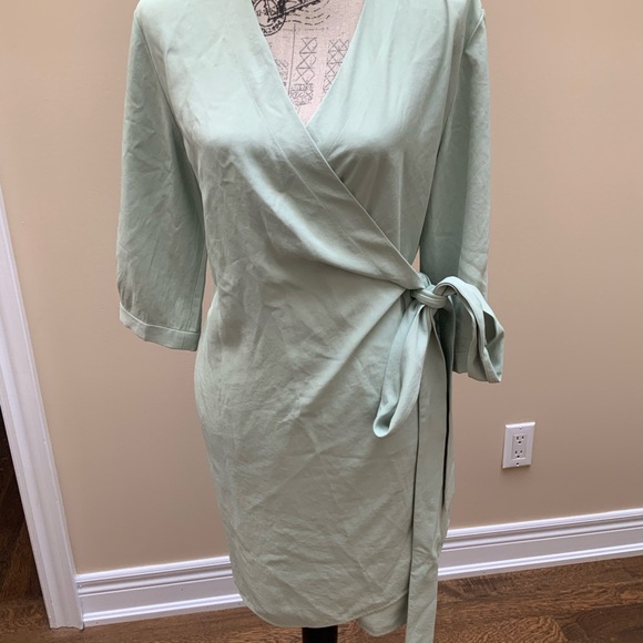 EVERLANE The Japanese GoWeave Long-Sleeve Mini Wrap Dress SZ 8 Like New - Picture 11 of 16